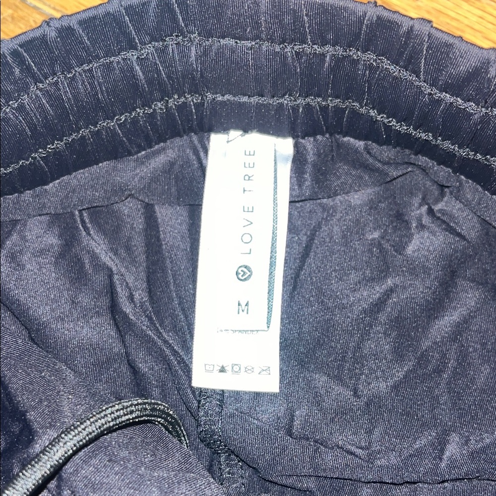 Love Tree Sz Med Black Flowy Shorts Built in Bike Shorts - Picture 2 of 6